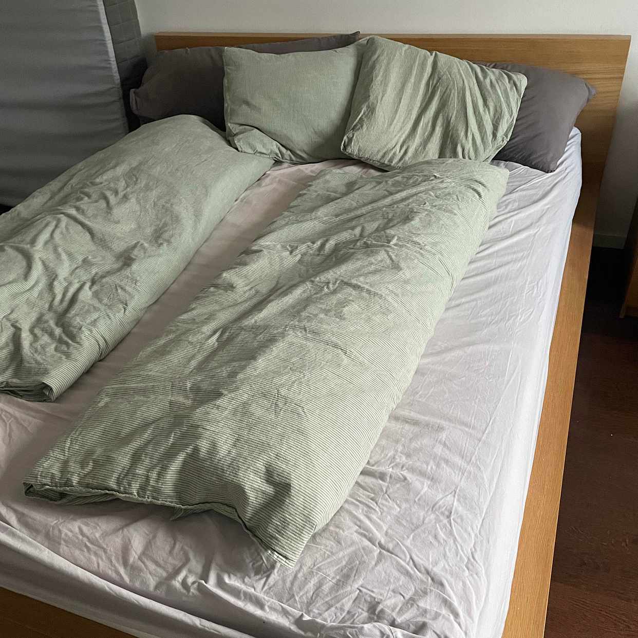 image of Disposal of old bed - Hägersten