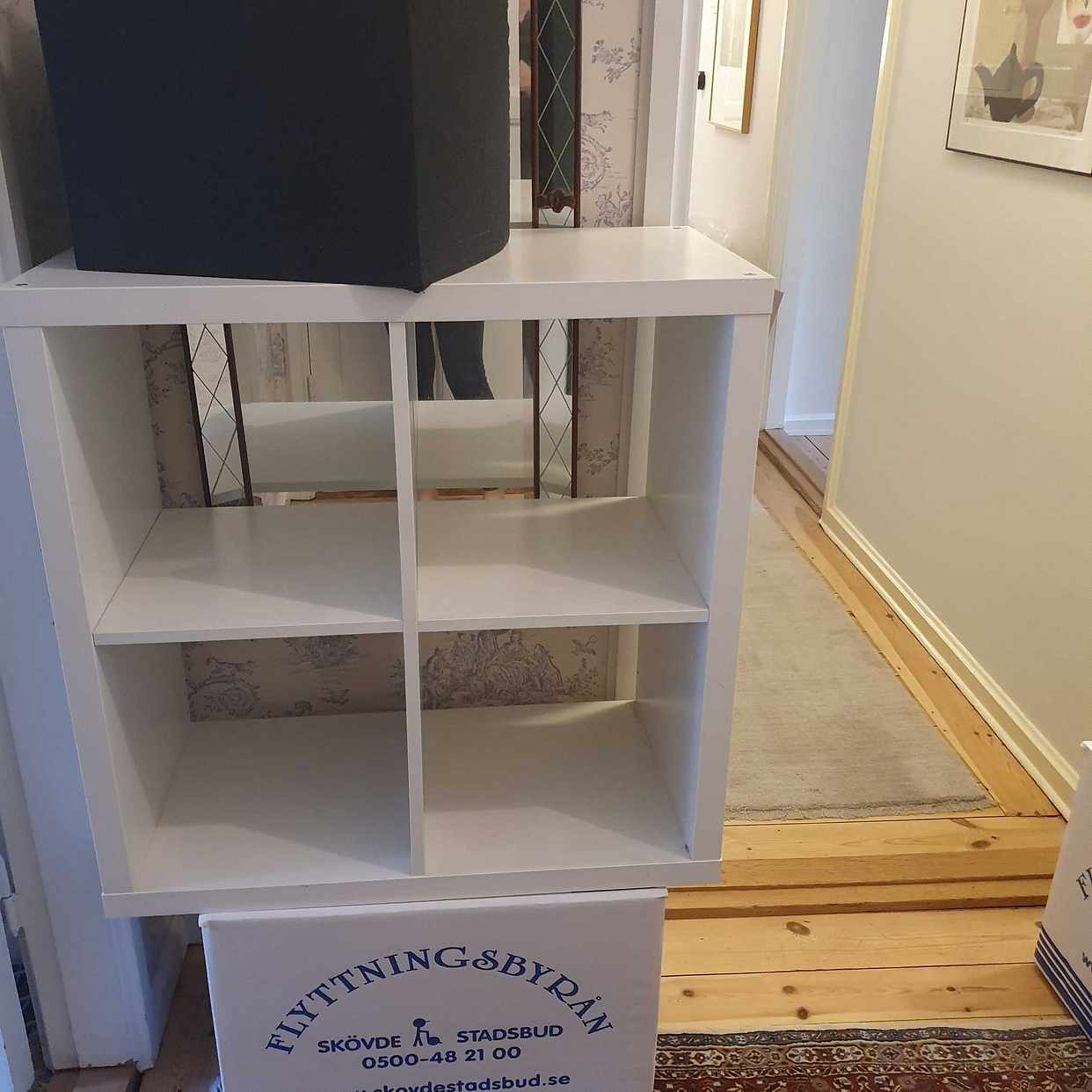 image of Säng bokhylla kartonger - Stockholm