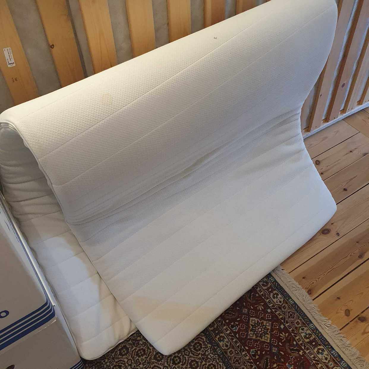 image of Säng bokhylla kartonger - Stockholm
