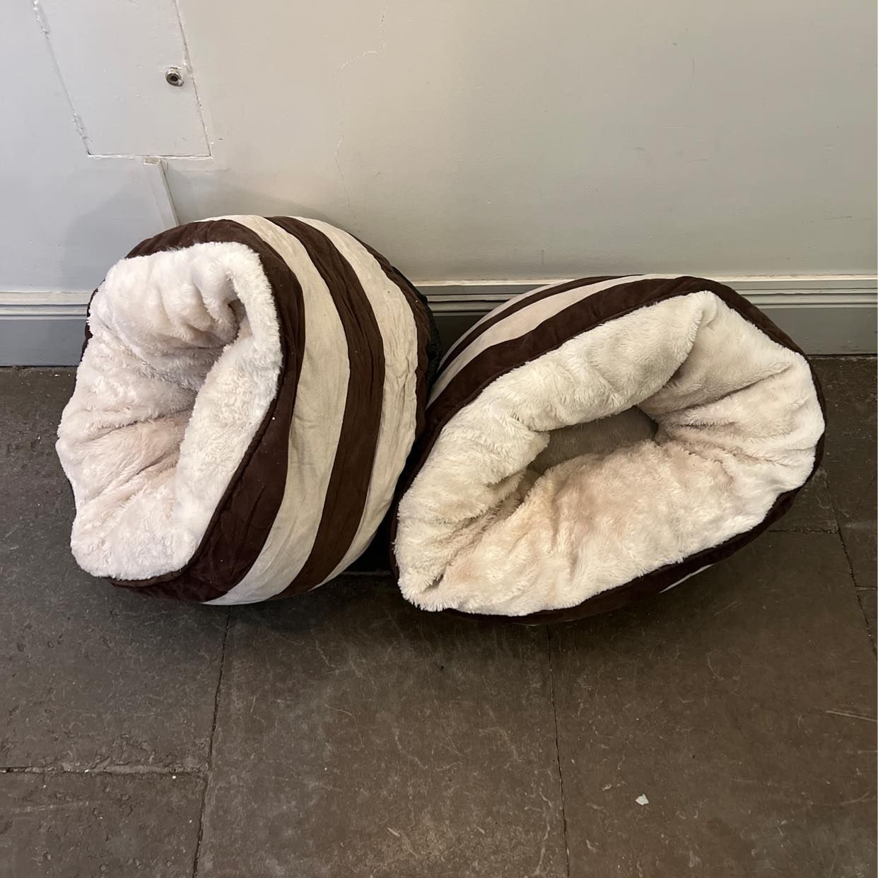 image of 2x Pet Beds - Stockholm