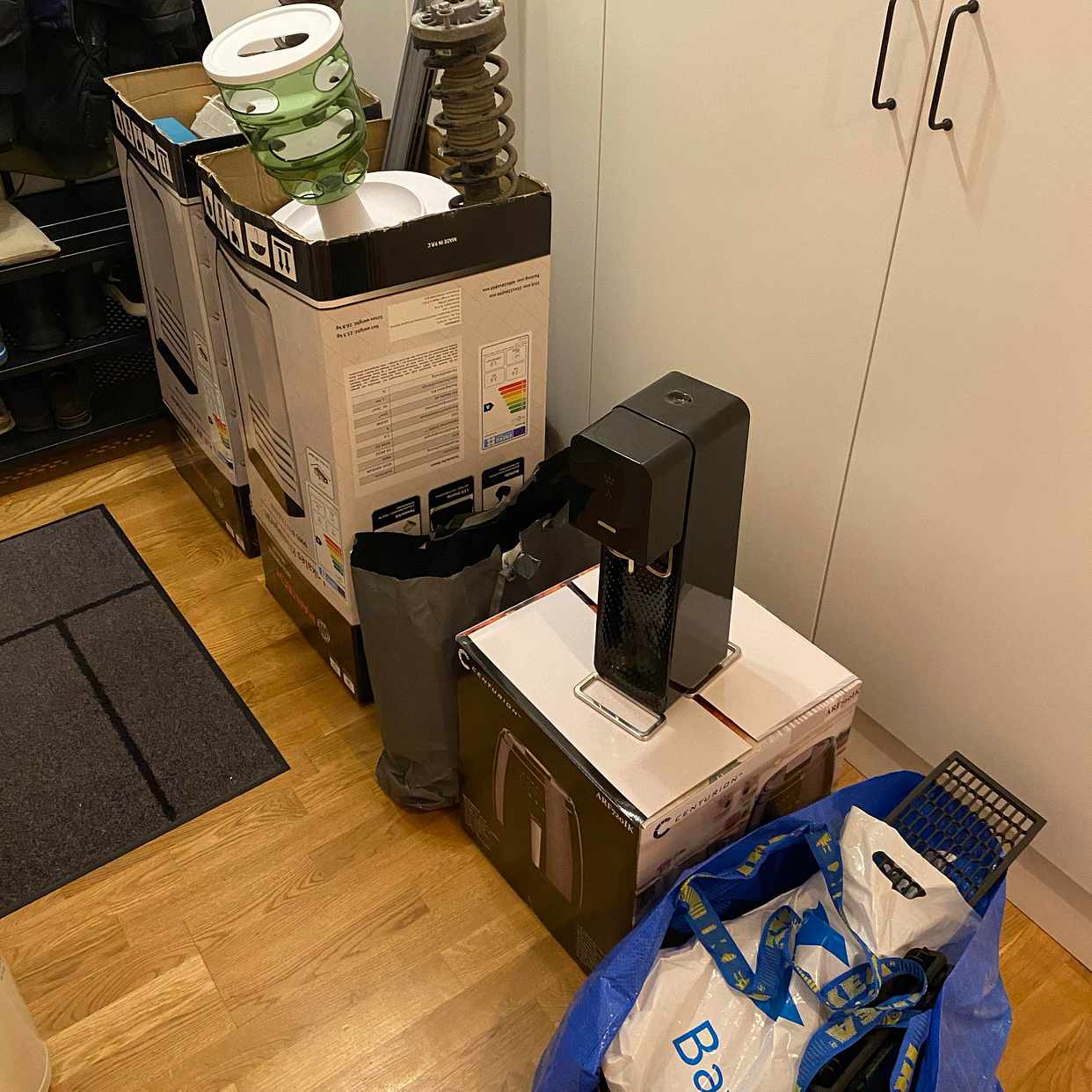 image of Take away things - Solna