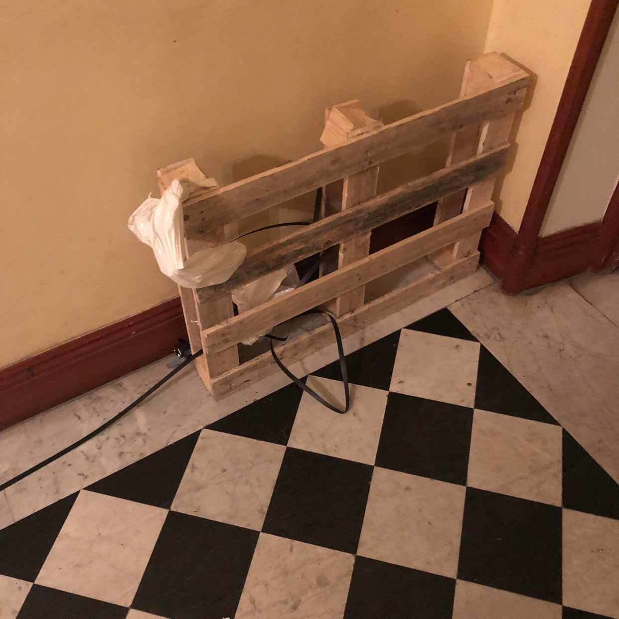 image of 1 pallet + plastic - Stockholm