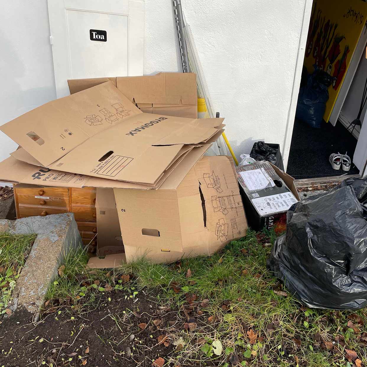 image of Diverse skräp till tippen - Vallentuna