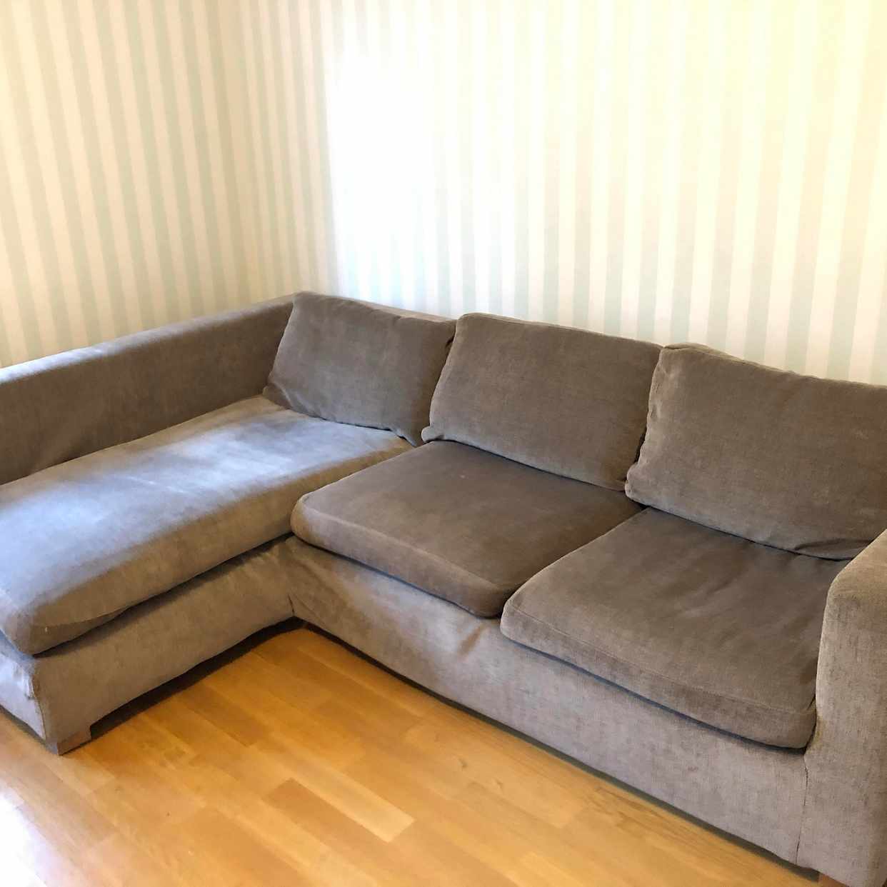 image of Större soffa samt säng - Hässelby