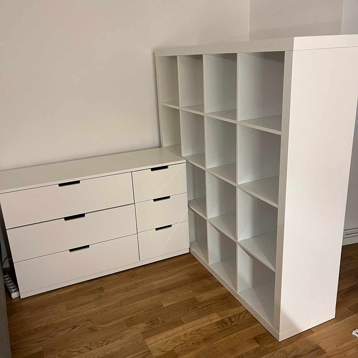 image of Flytta säng byrå hylla - 