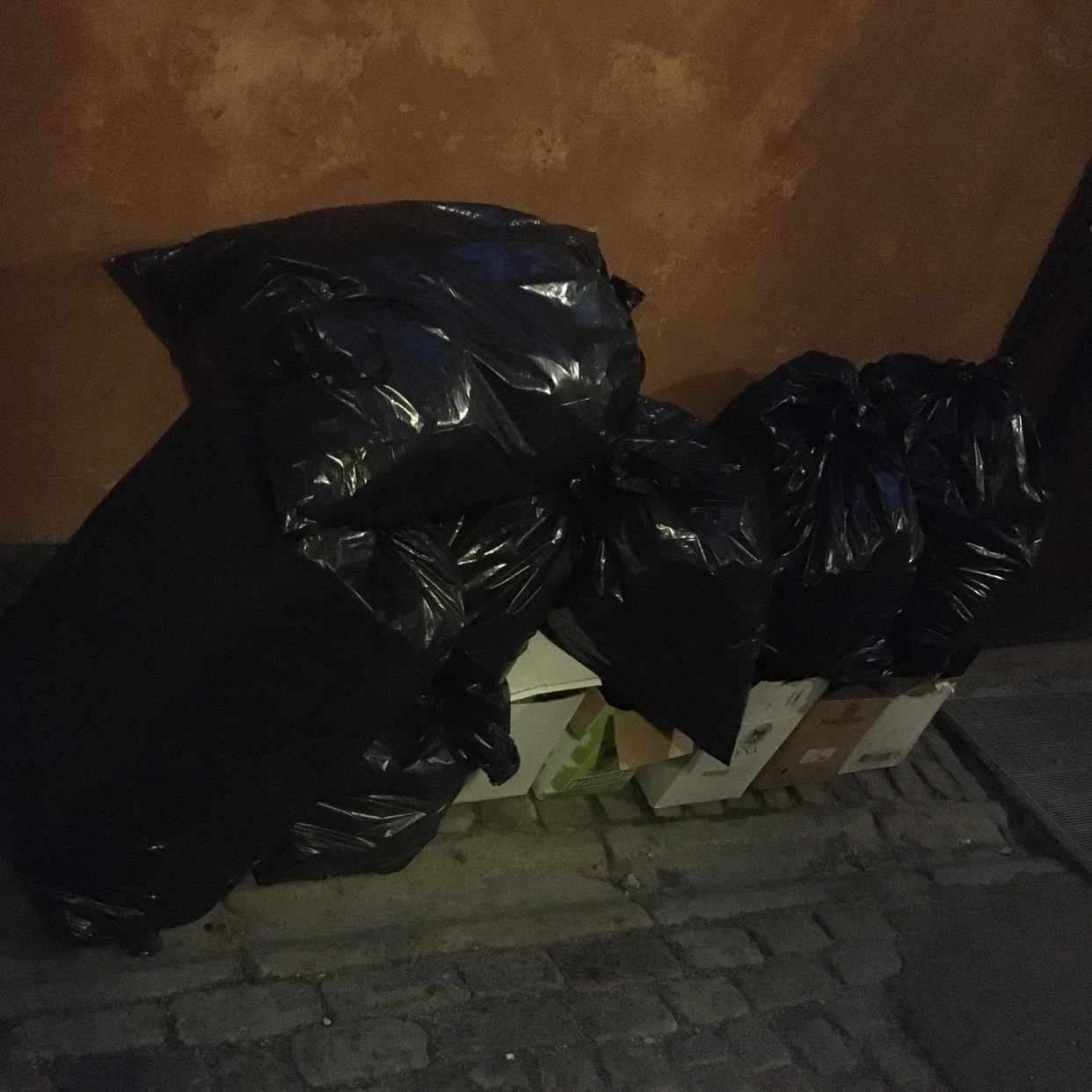 image of Garbage after the party - Stockholm