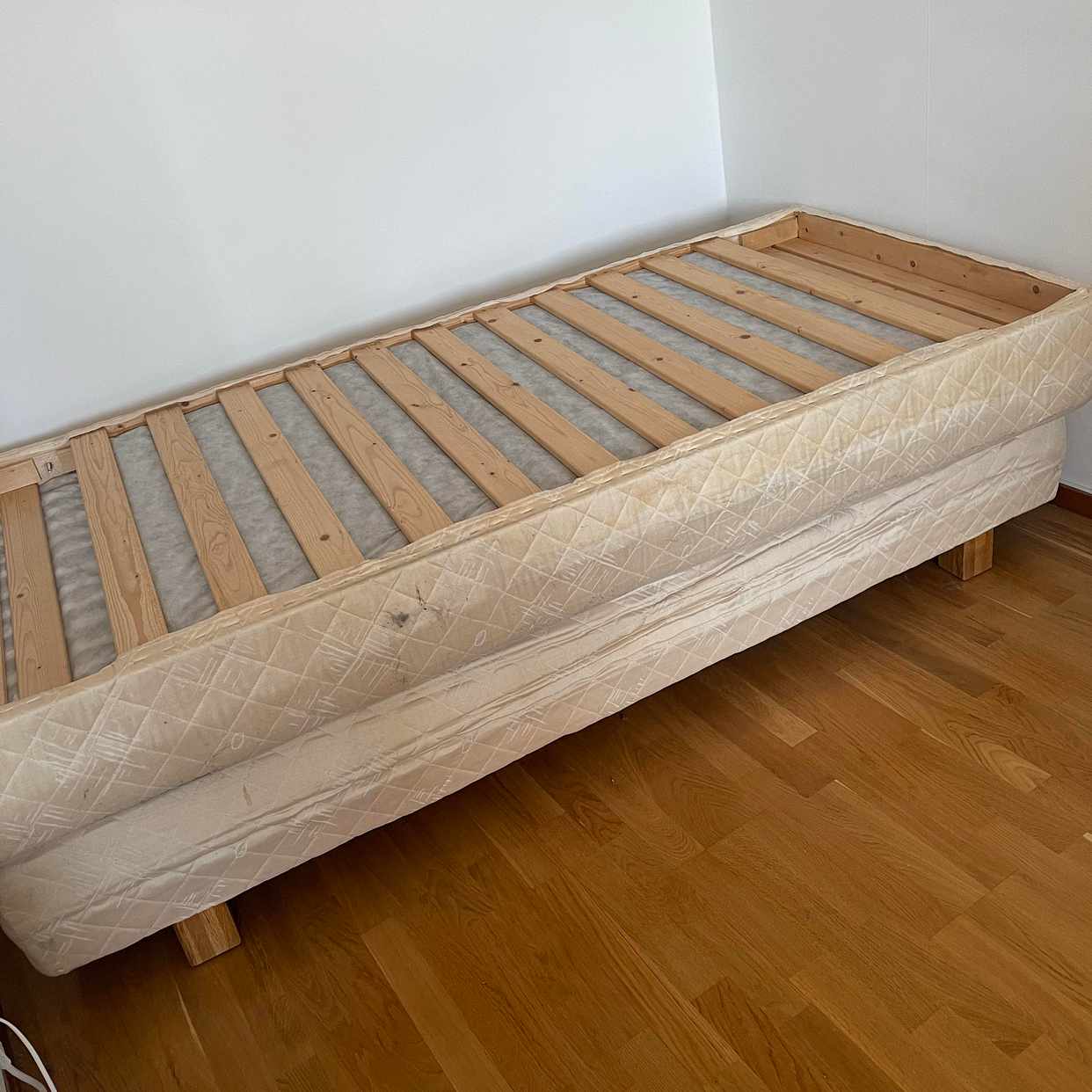 image of Två sängar och madrass - Hägersten