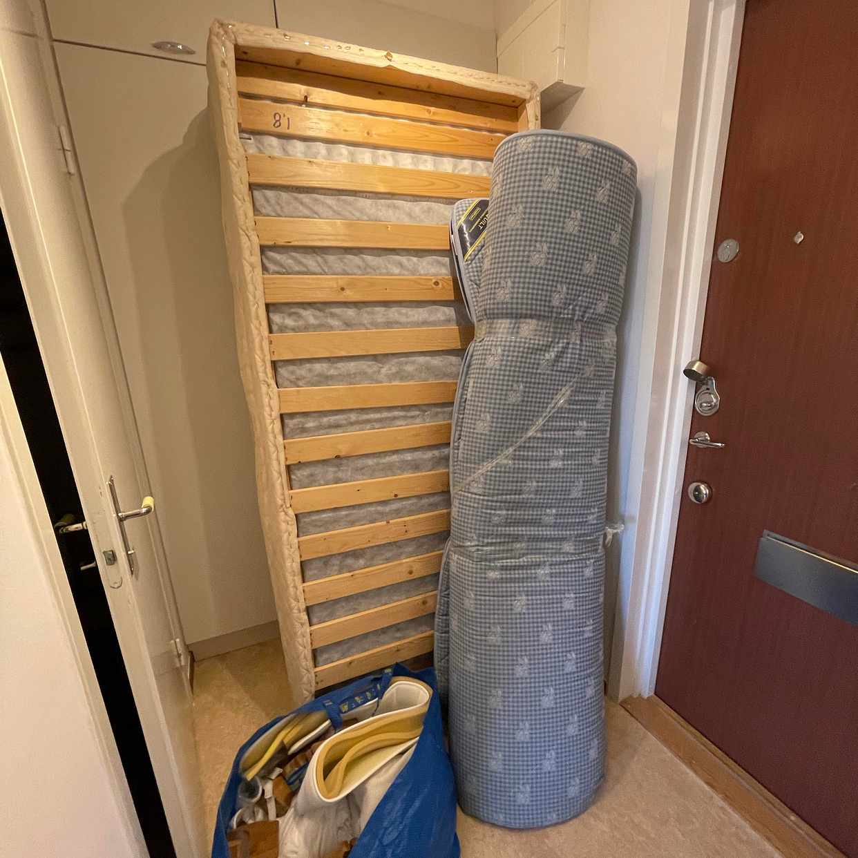 image of Två sängar och madrass - Hägersten