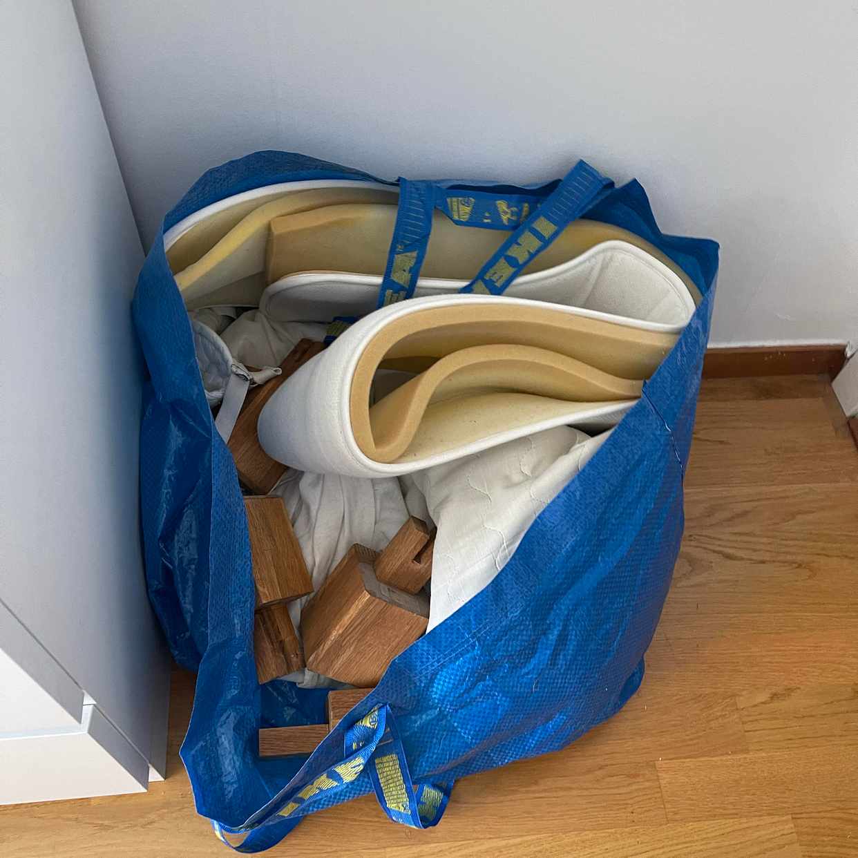 image of Två sängar och madrass - Hägersten