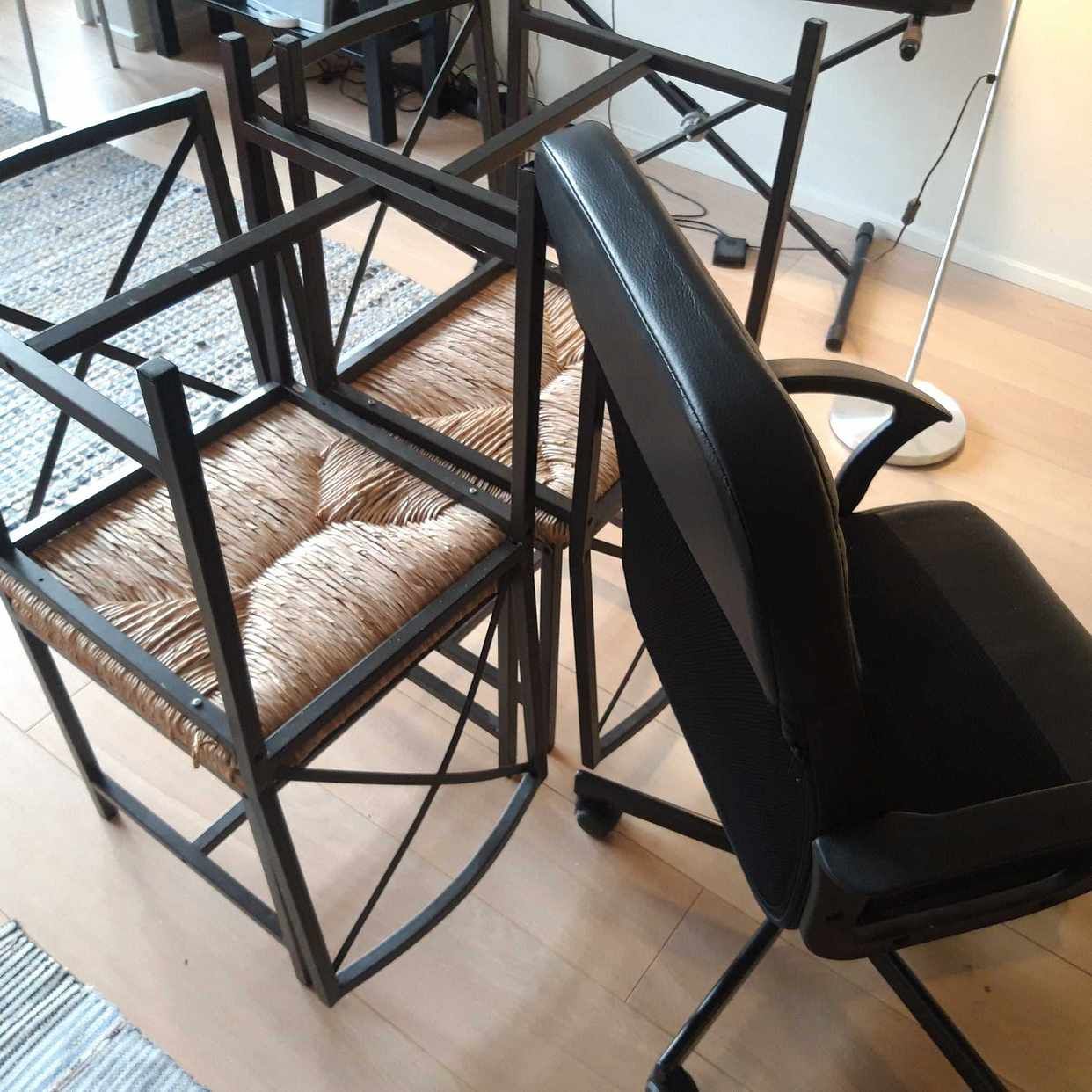 image of 1 säng, 5 stolar - Stockholm