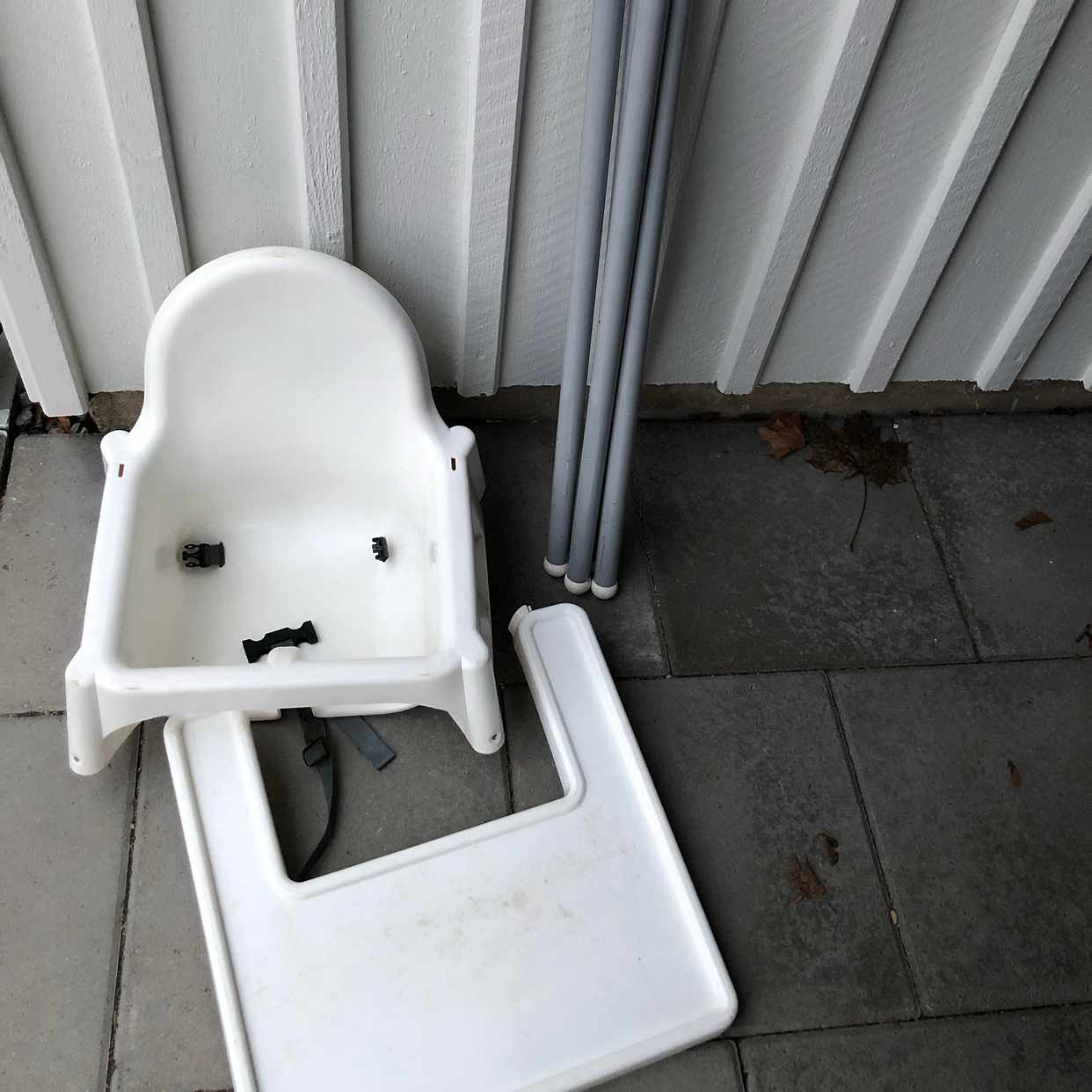image of Bortskänkes IKEA barnstol - Älvsjö