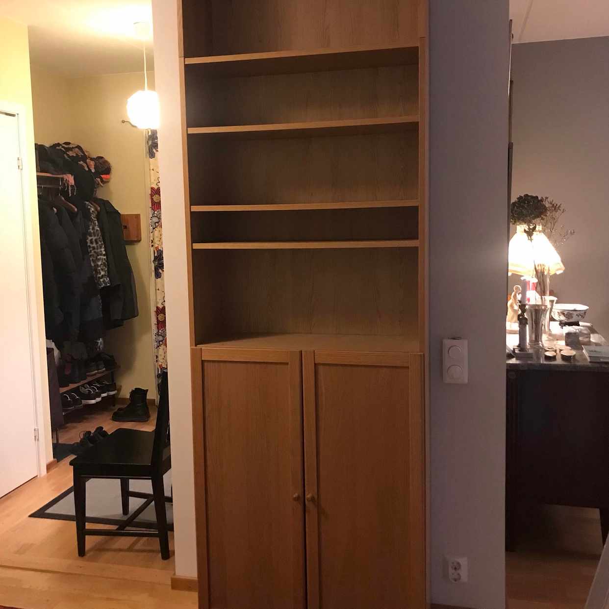 image of Billybokhylla i ekfanér - Stockholms Stad