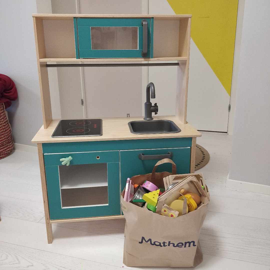 image of Play kitchen + food - Solna