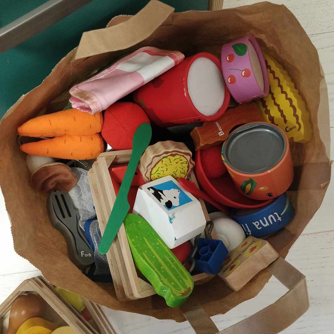image of Play kitchen + food - Solna