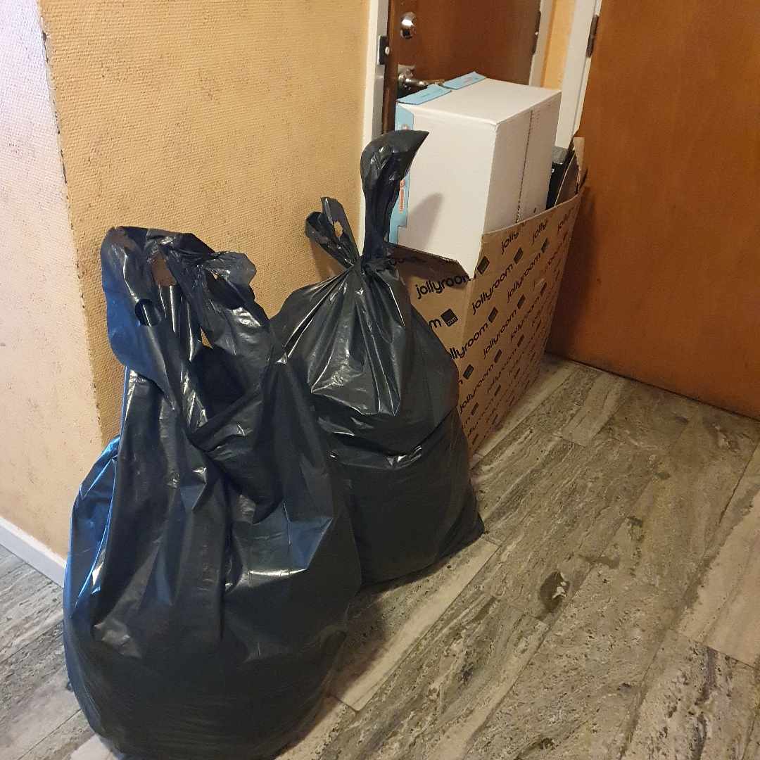 image of Emballage samt tyg/kläder - Spånga