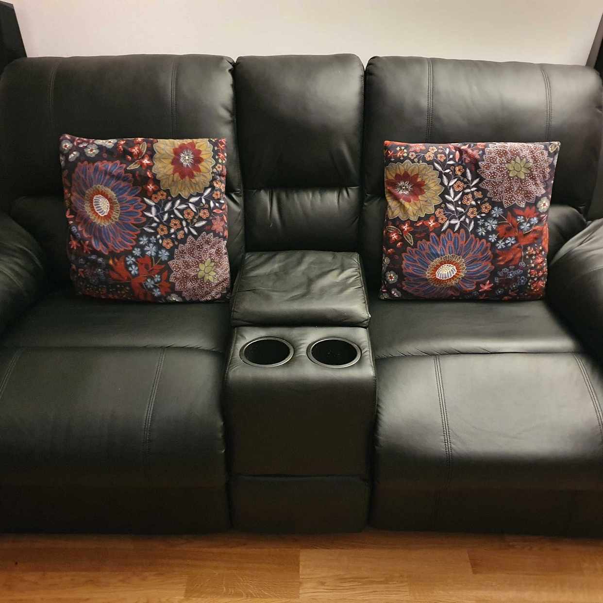 image of 3sits och 2 sits biosoffa - Solna