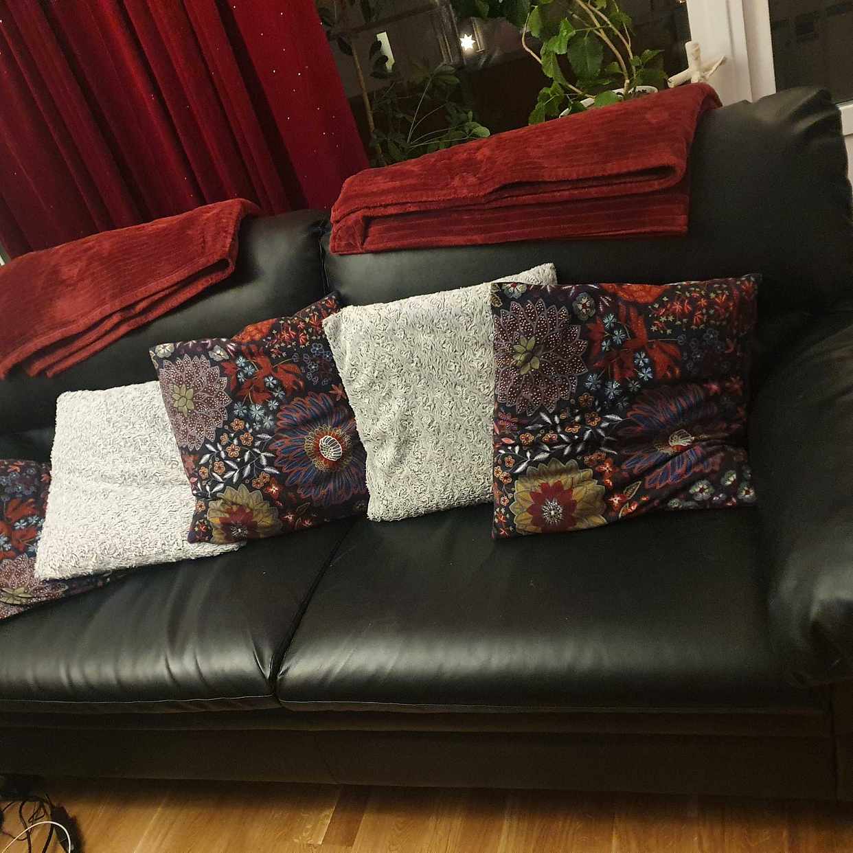 image of 3sits och 2 sits biosoffa - Solna