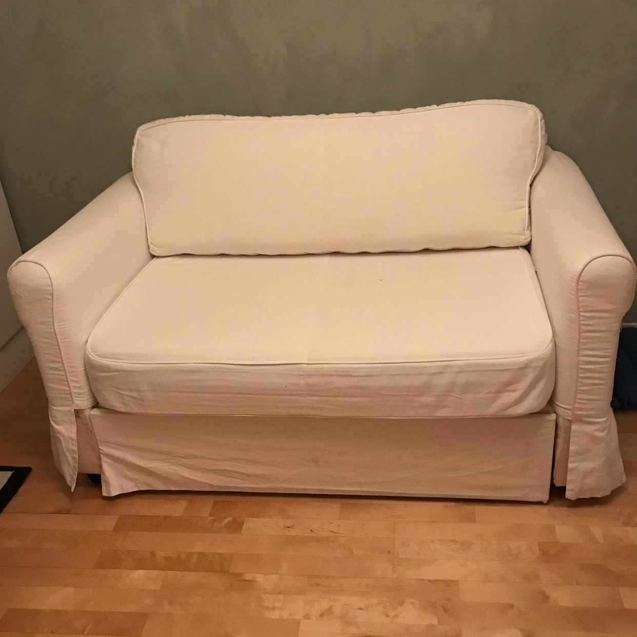 image of Bäddsoffa bortskänktes - Stockholm