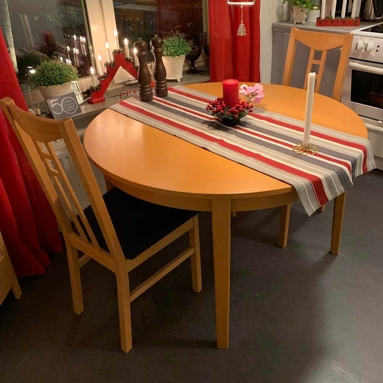 image of Matbord och 6st stolar - Tyresö