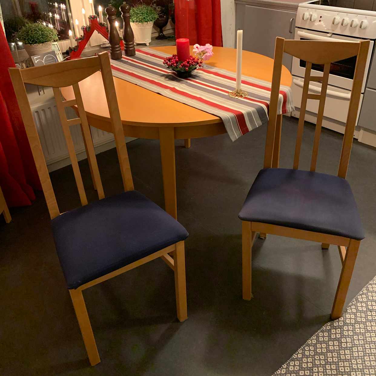 image of Matbord och 6st stolar - Tyresö