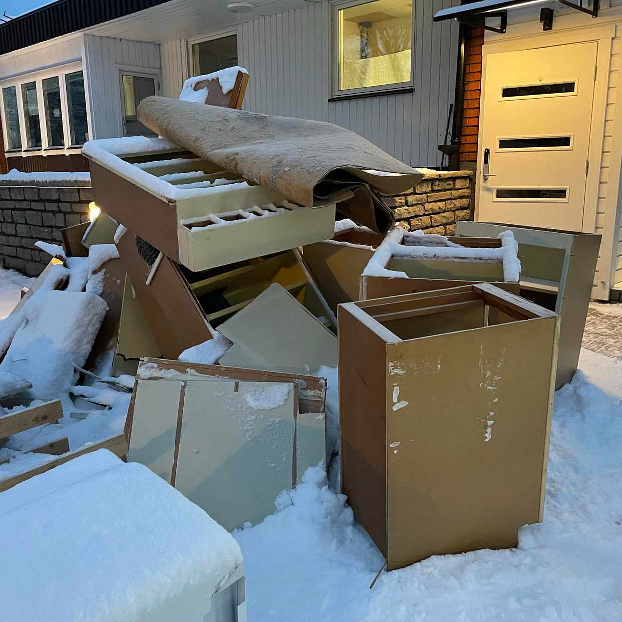 image of Trä , plastmatta, diskho, - Huddinge