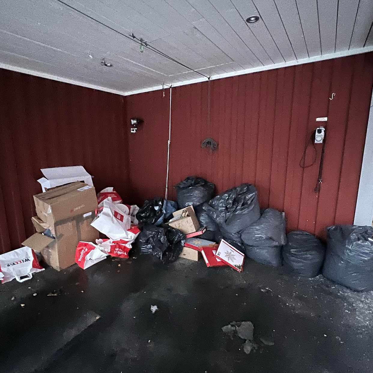 image of Löv och wellpapp / plast - Tullinge
