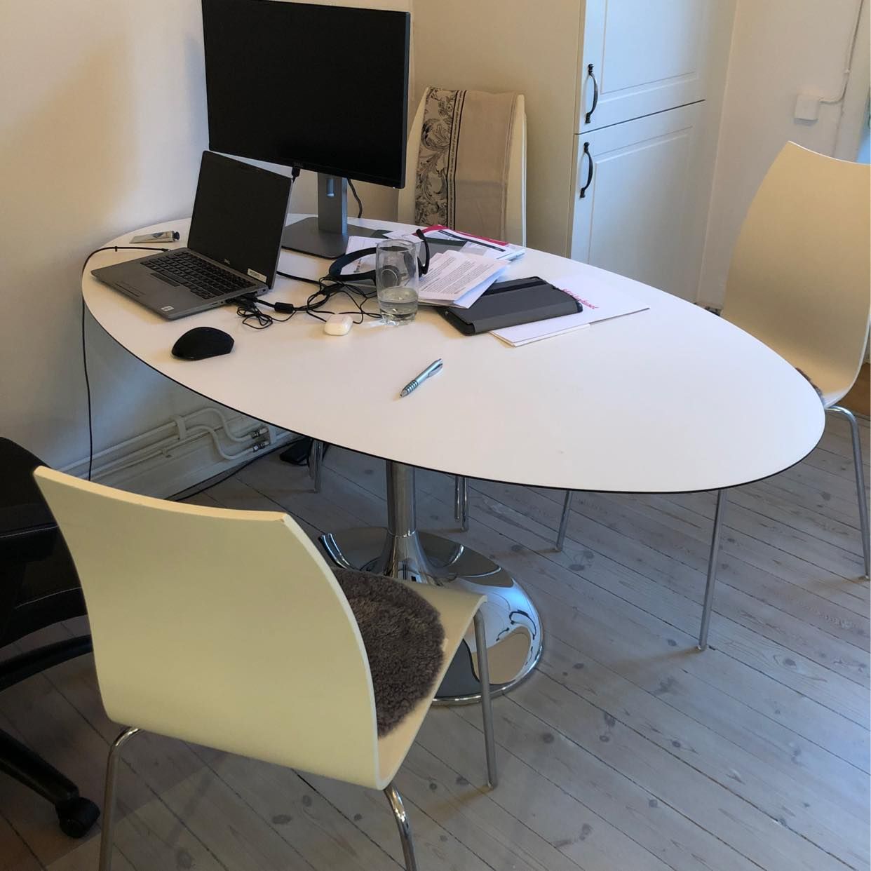 image of Fint matbord bortskänkes - Stockholm