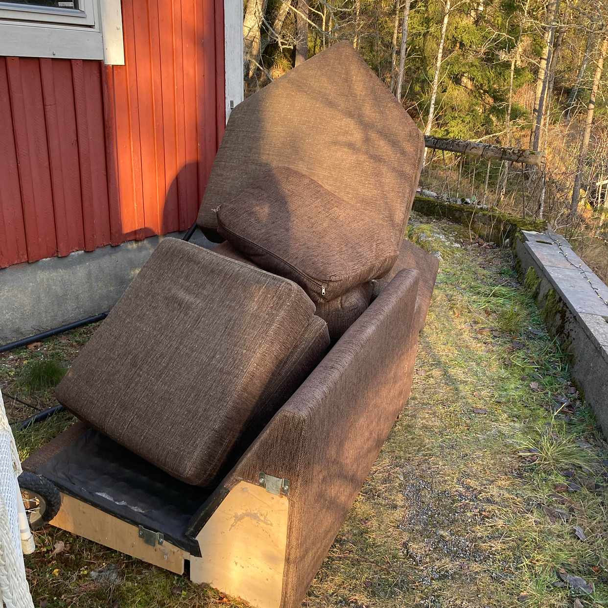 image of Soffa till återvinning - Farsta