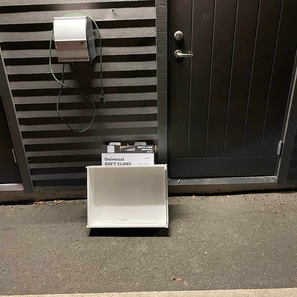 image of Garderobslåda, hårdplast - Hägersten