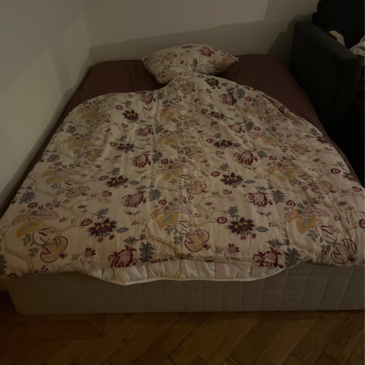 image of Säng och byrå - 
