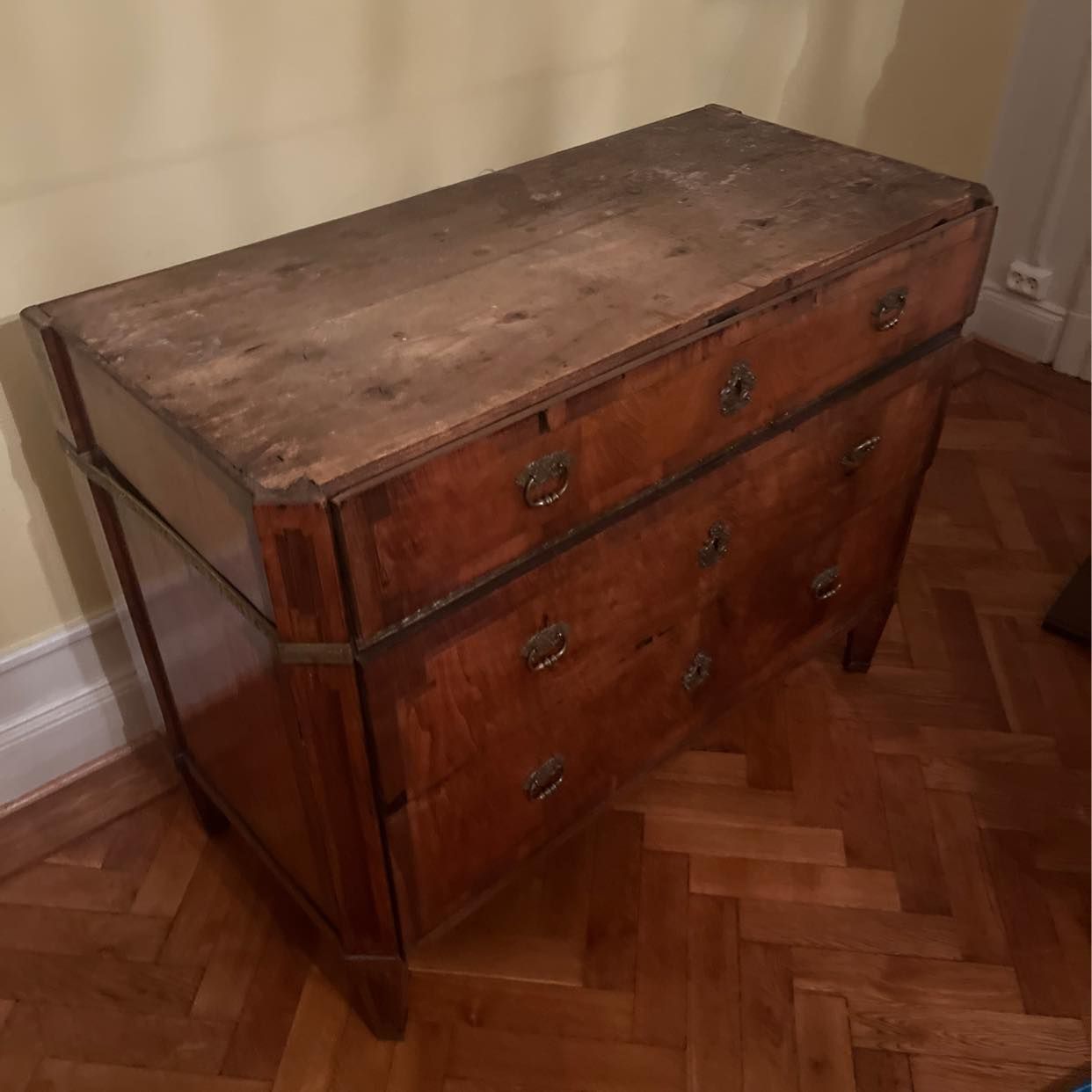 image of Table and heavy cupboard - 