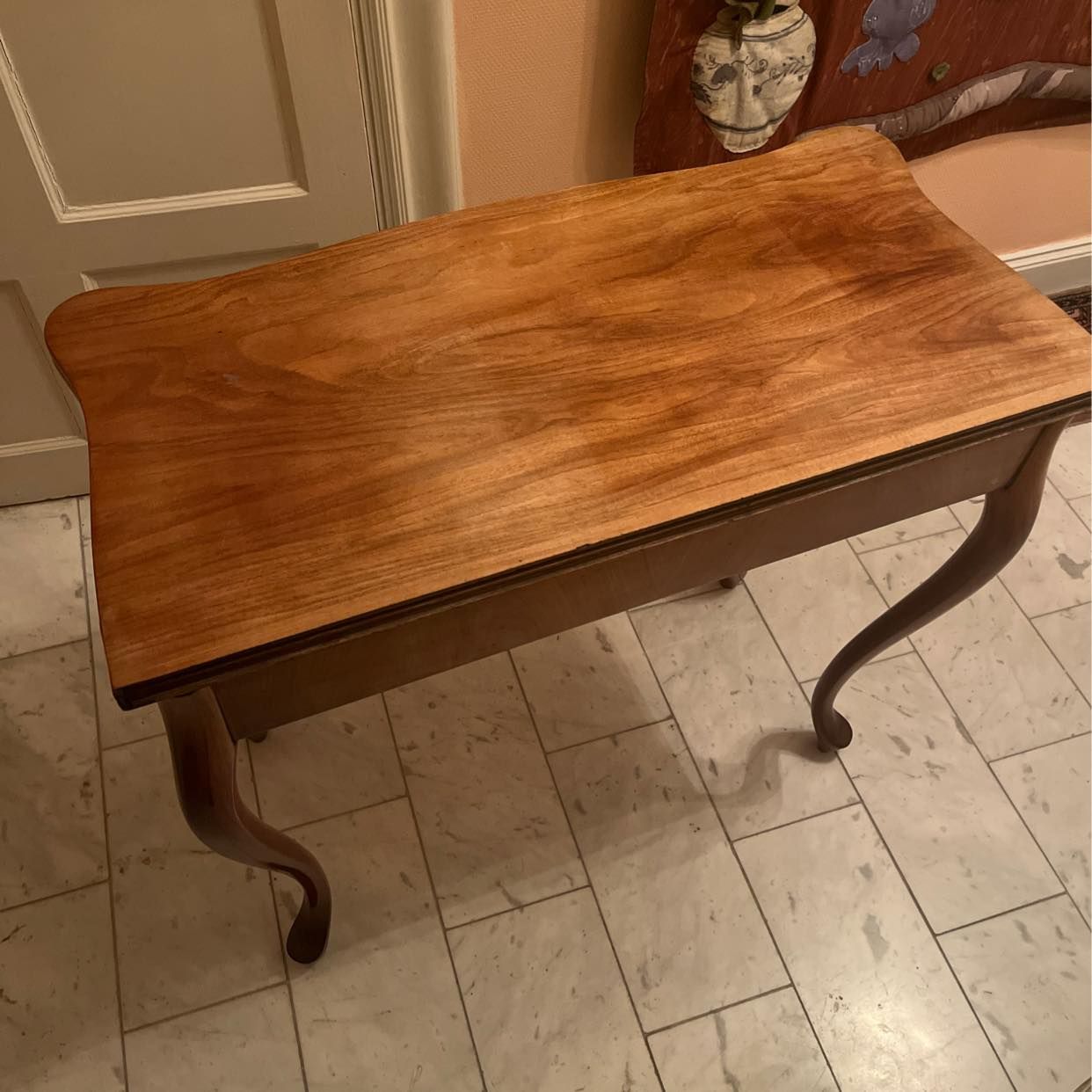 image of Table and heavy cupboard - 