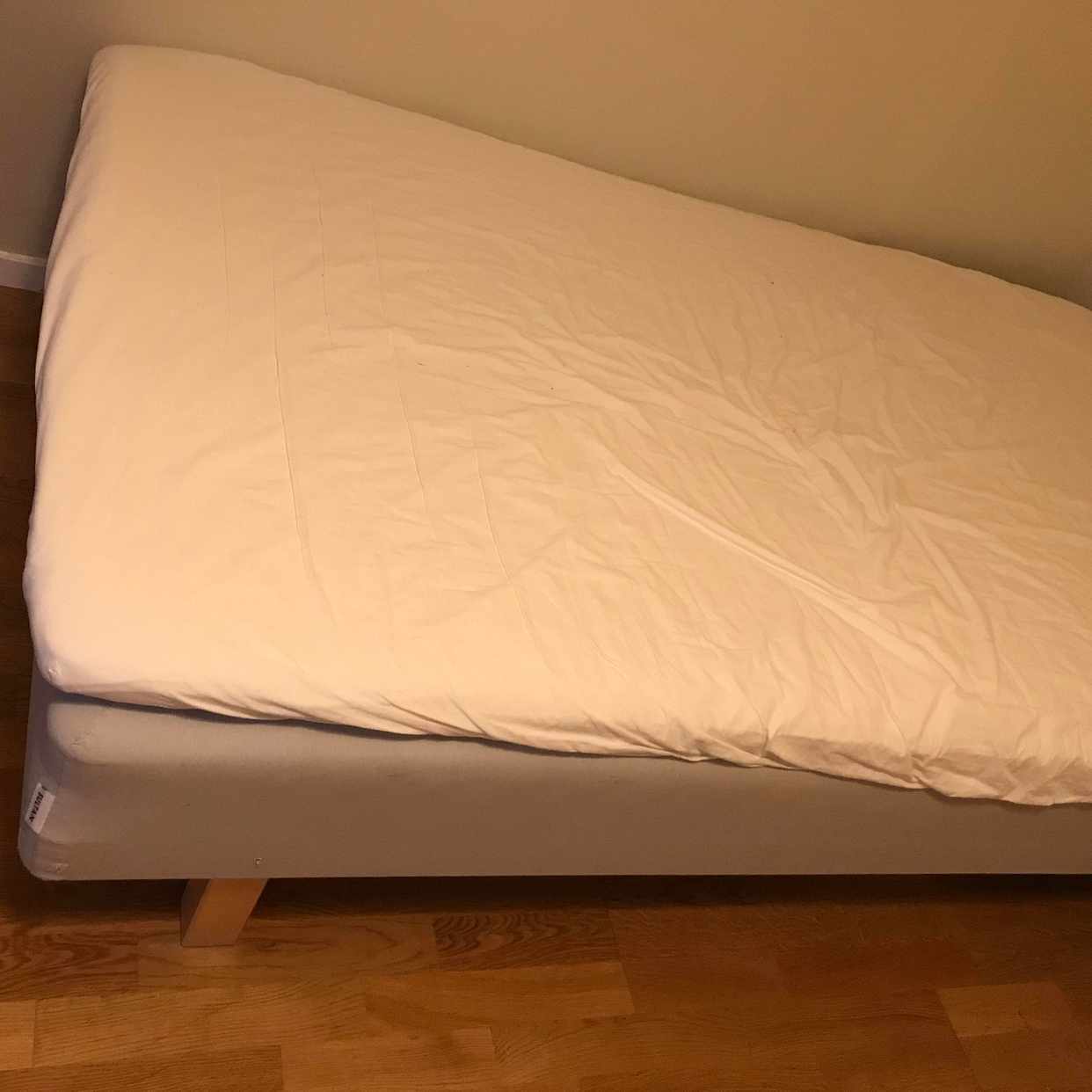 image of Säng 120 cm, 2 kartonger - 