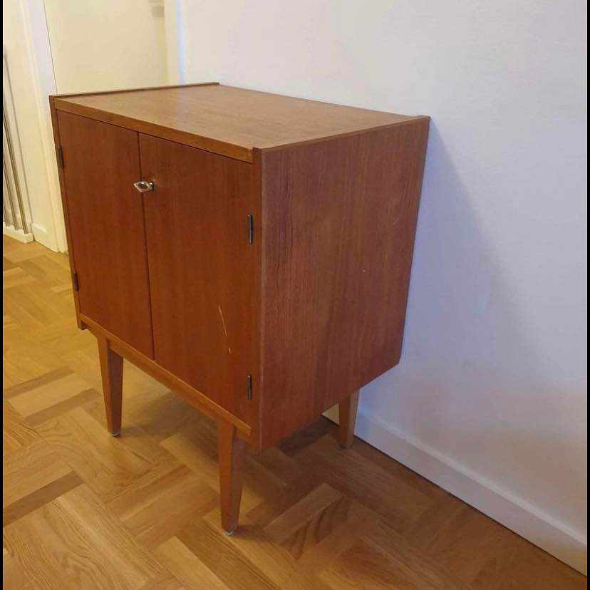 image of Leverans mindre sideboard - 
