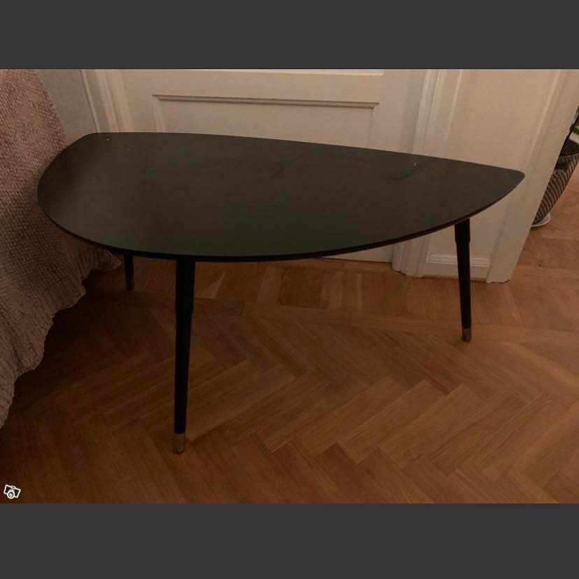 image of Ett soffbord - 