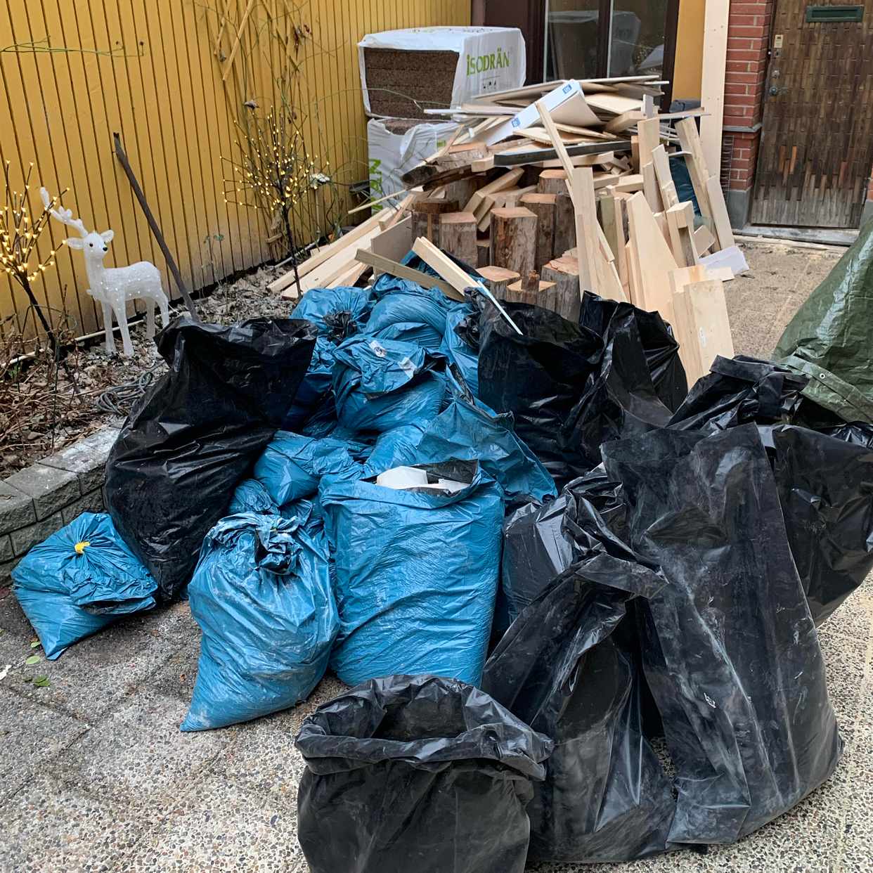 image of Byggavfall till tippen - Stockholm