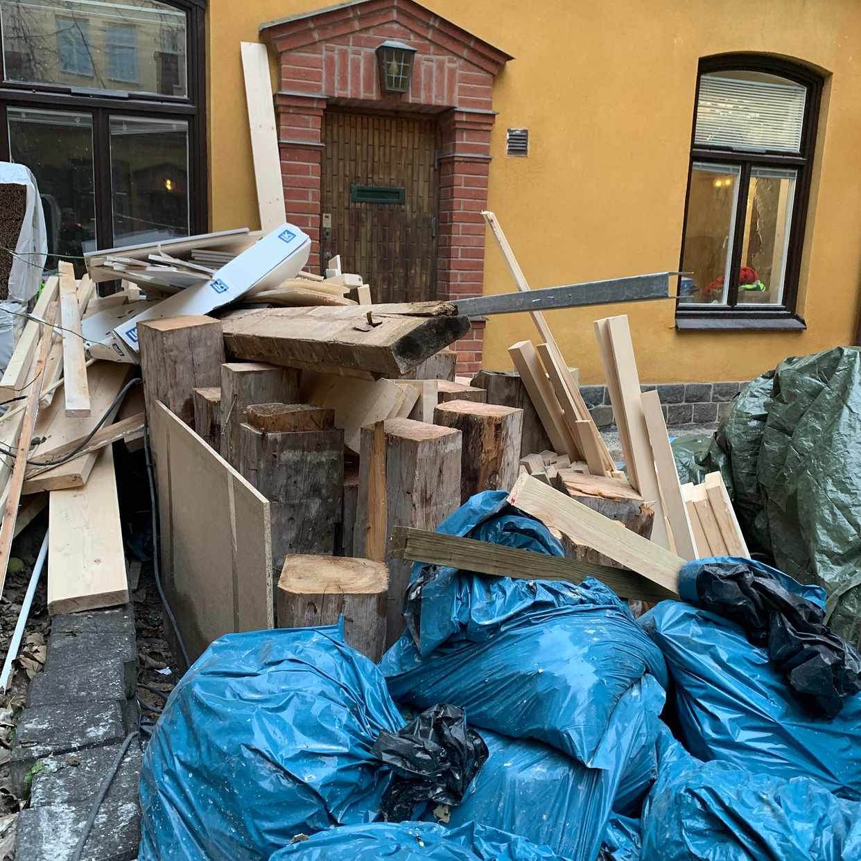 image of Byggavfall till tippen - Stockholm
