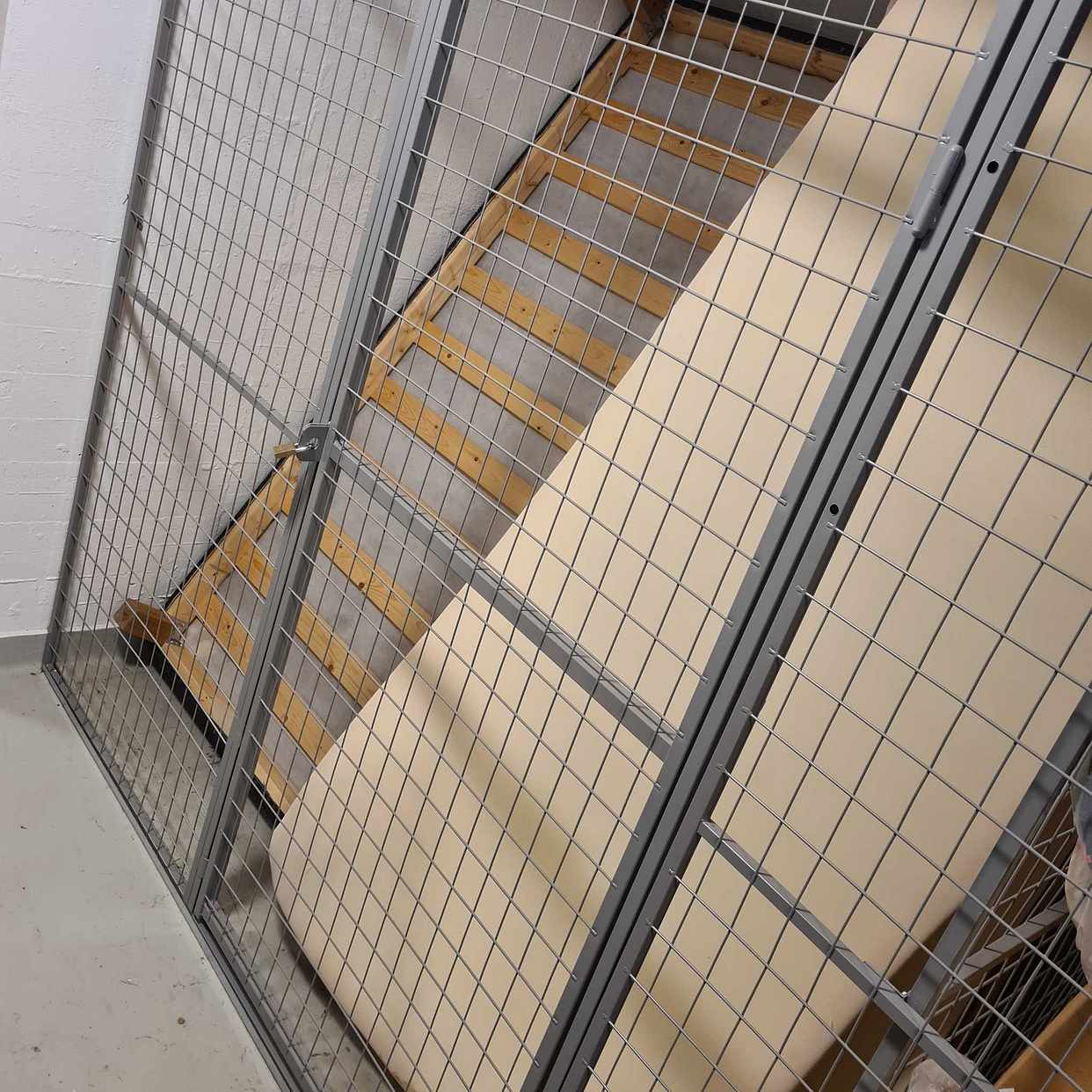 image of Slänga en dubble säng - Tullinge