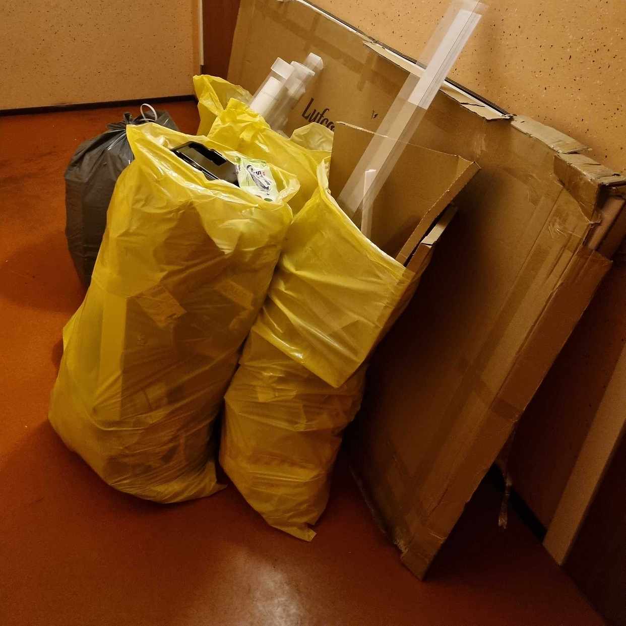 image of Byggavfall 70% kartong - Tullinge