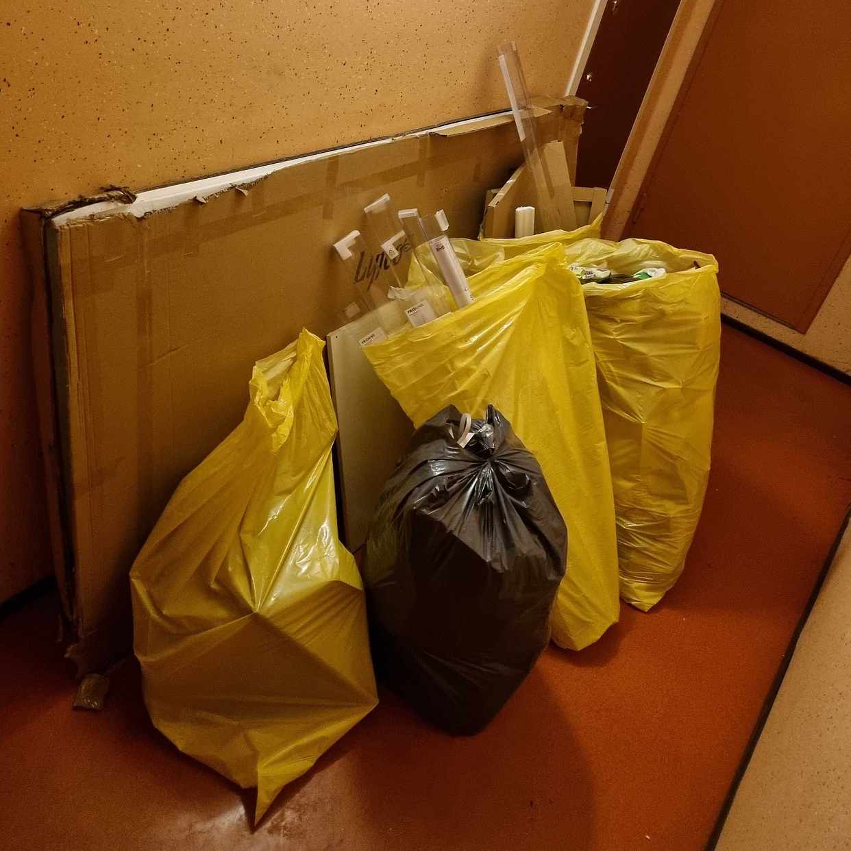 image of Byggavfall 70% kartong - Tullinge