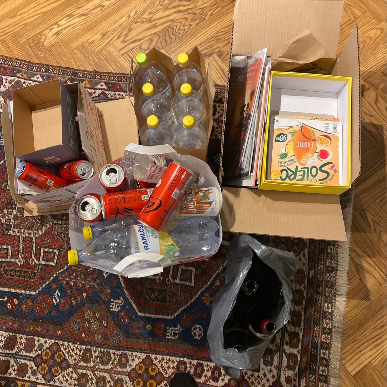 image of Cardboard and bottles - Stockholm