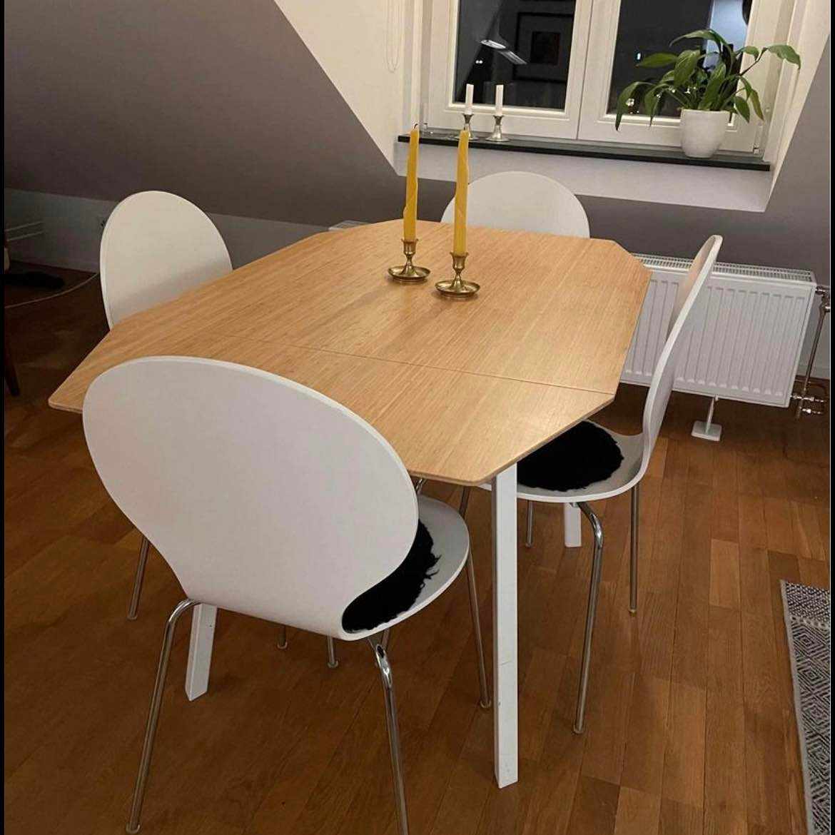 image of Table & chairs - 