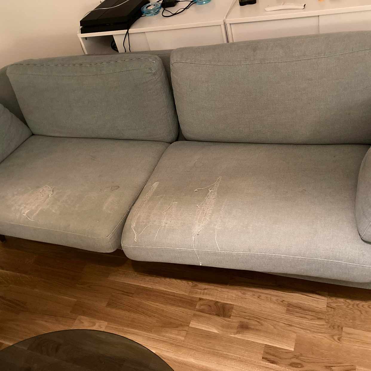 image of Återvinn gammal soffa - Årsta