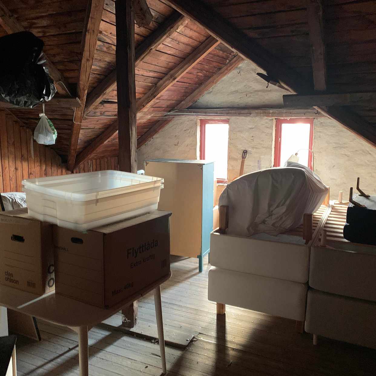 image of Flytta möbler och kartong - 