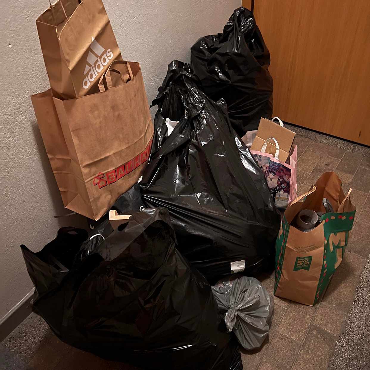 image of Collect mixed garbage - Johanneshov