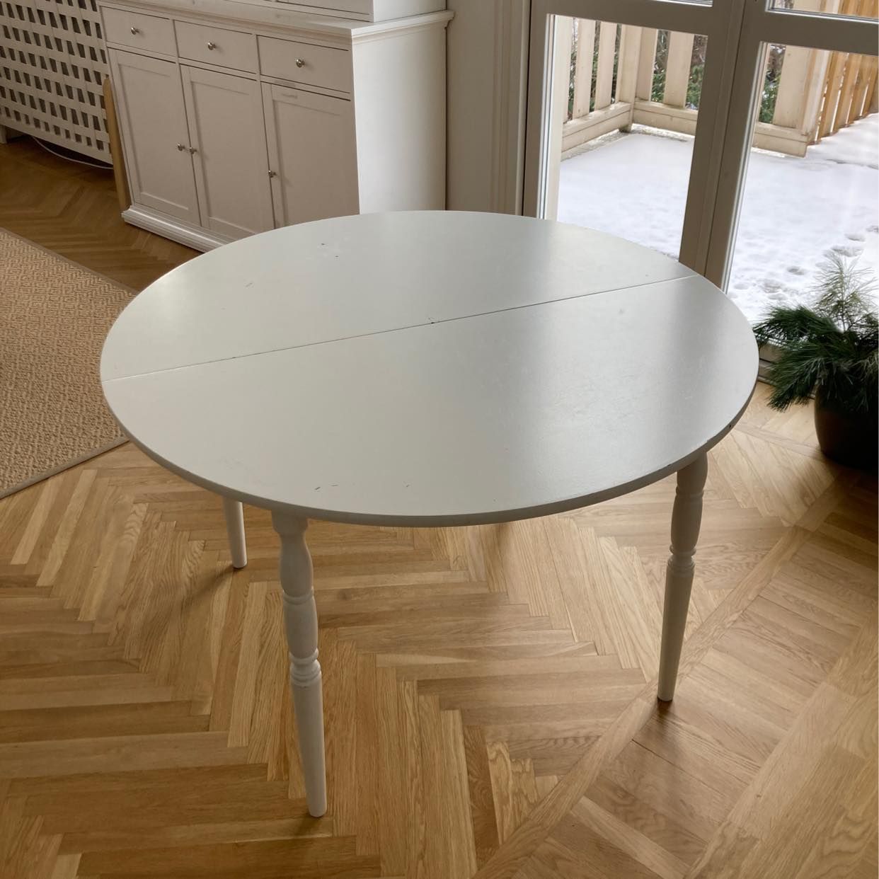 image of Runt matbord - Sollentuna