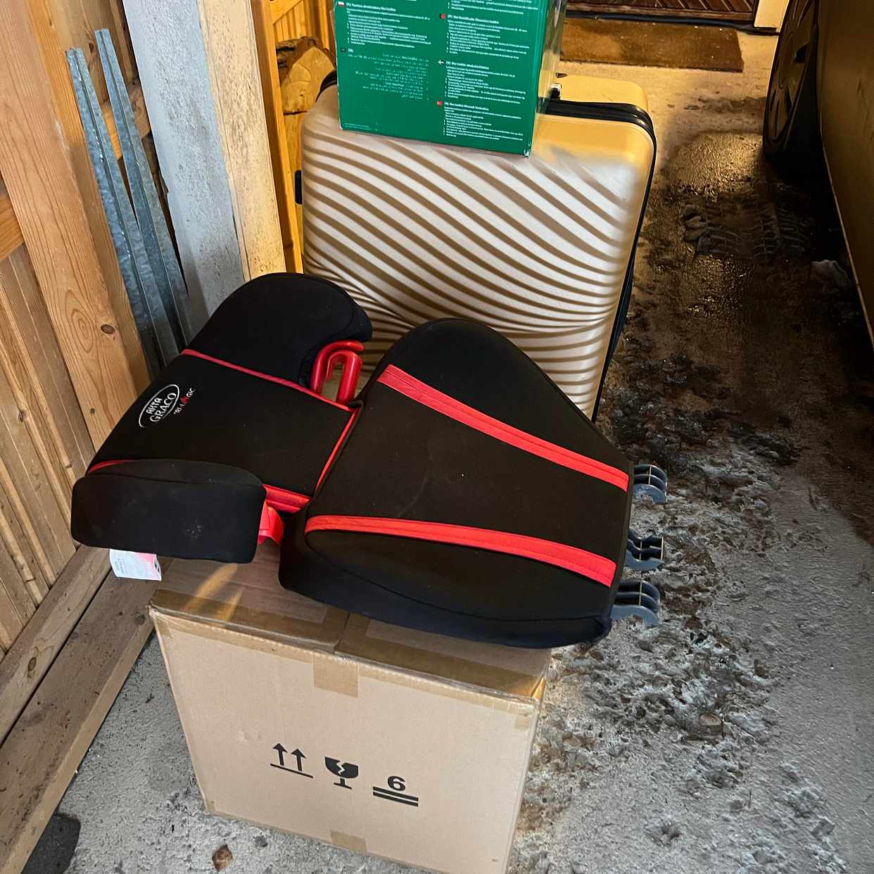 image of Luggage, coffee Machine - Vallentuna