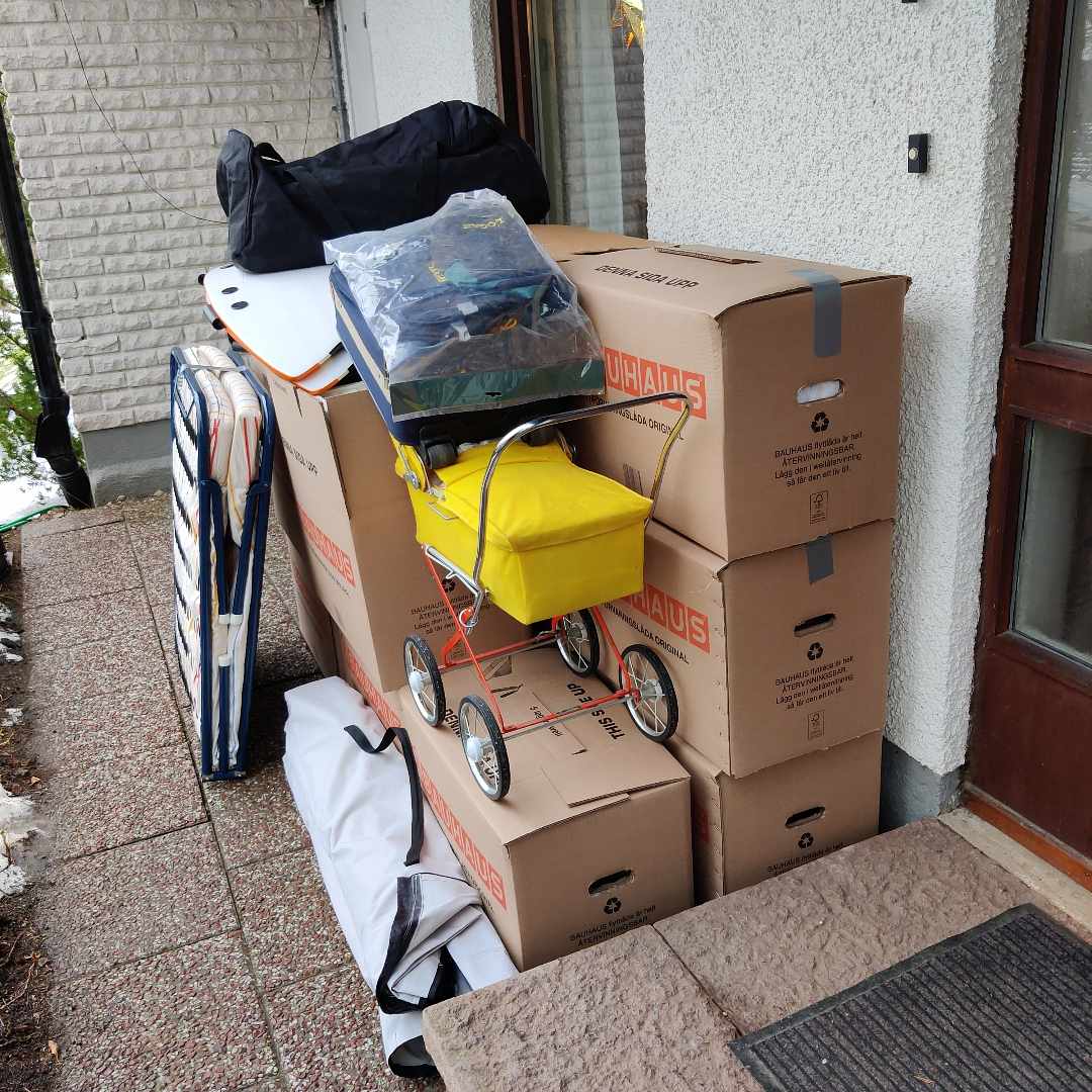 image of 14 flyttkartonger +något - Segeltorp