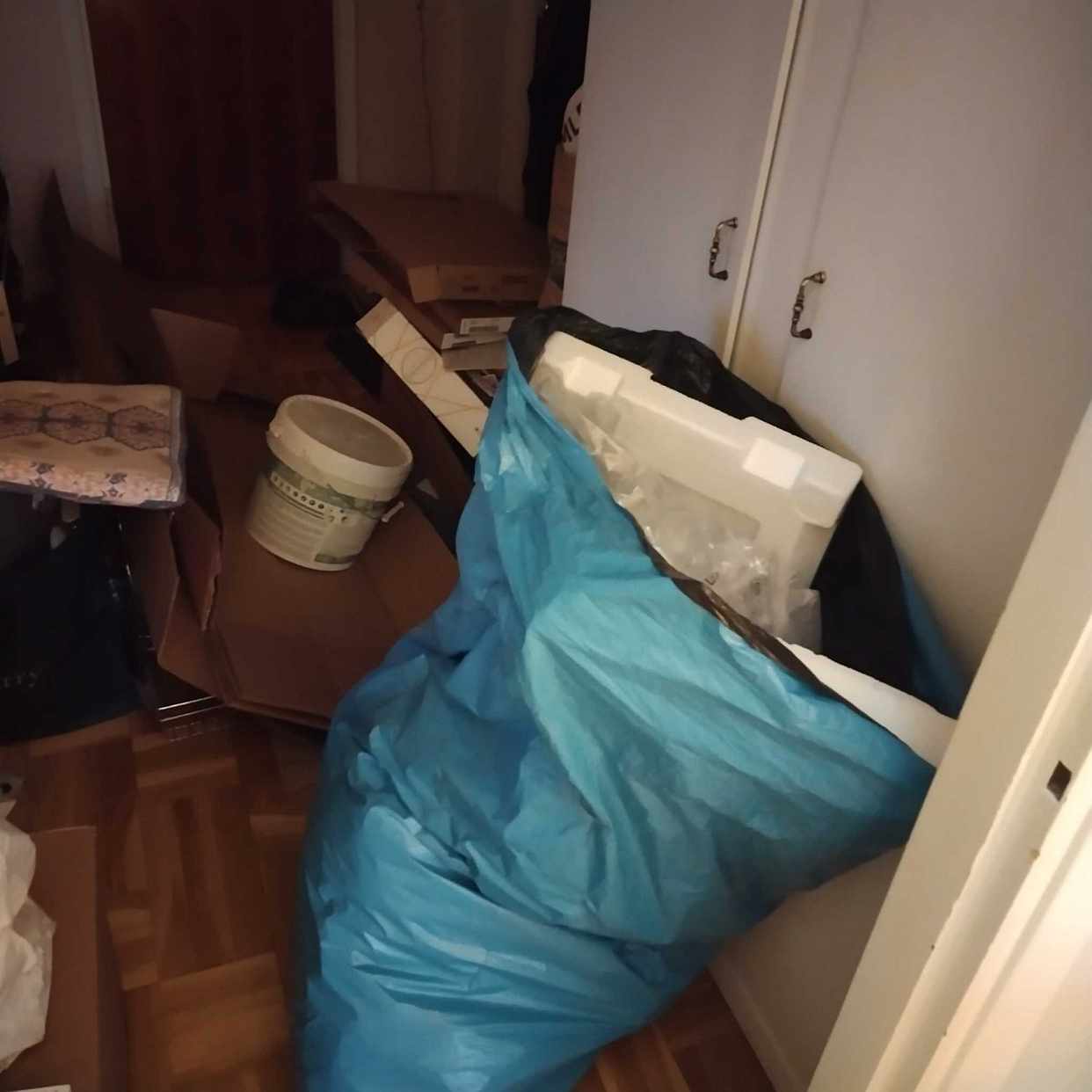 image of 4 sopsäckar och kartonger - Årsta