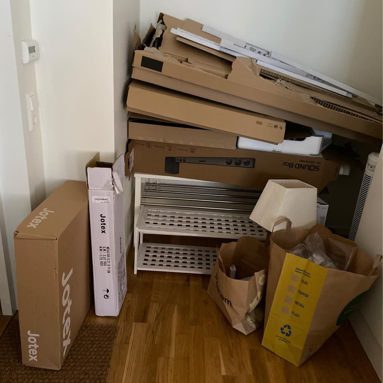 image of Kartonger och plast - Hägersten